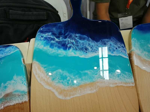 九游会官网登录河流桌树脂胶水为家具厂解决茶台浇筑遇热发软问题
